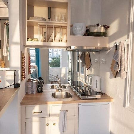 The White Rose Apartment Poros Town Luaran gambar
